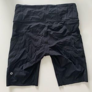 Lululemon Bike Shorts 10” with pockets